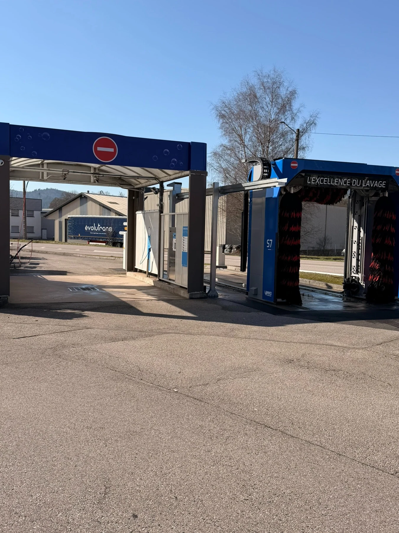 Vue de la piste haute pression et du portique Turbo Wash au Thillot